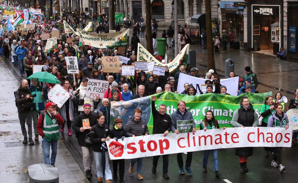 NO FEE 6 Stop Climate Chaos march